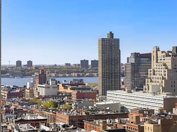 247 West 46th Street 1901, New York NY 10036
