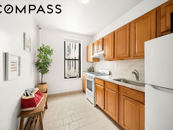 325 Marine Avenue D1O, Brooklyn NY 11209