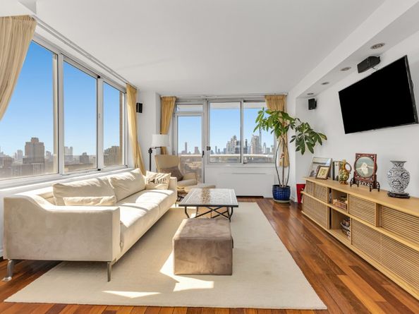 200 East 89th Street 37D, New York NY 10128