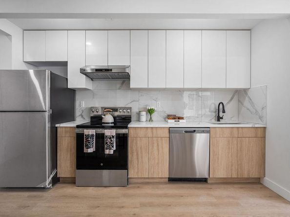 26-15 4th Street 10H, Queens NY 11102