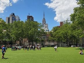 320 East 35th Street 5H, New York NY 10016