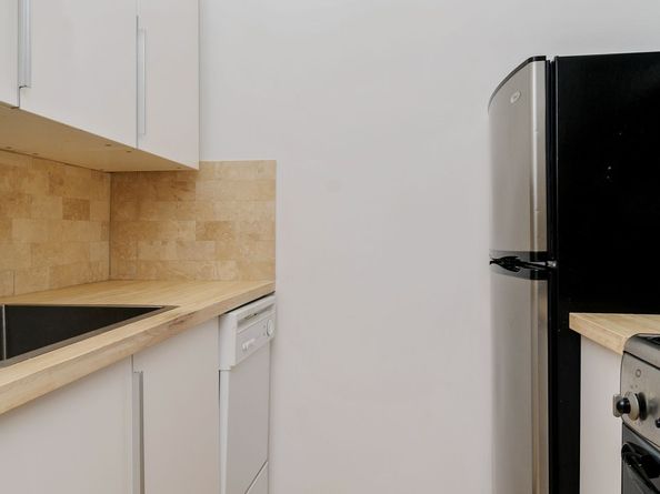 320 East 35th Street 5H, New York NY 10016