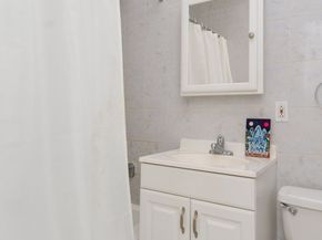 320 East 35th Street 5H, New York NY 10016