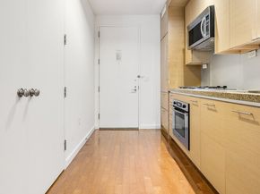 1600 Broadway 19F, New York NY 10019