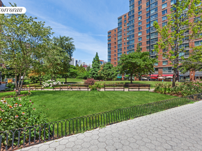 425 Main Street 12D, New York NY 10044