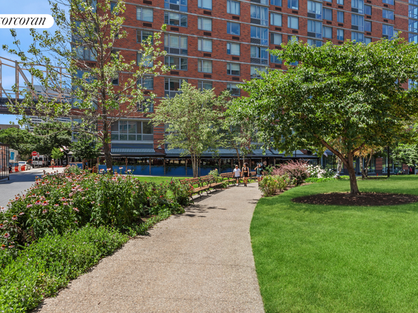 425 Main Street 12D, New York NY 10044