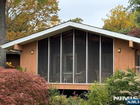60 Karens Lane, Englewood Cliffs NJ 07632