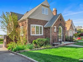 431 Van Renssalaer Court, Ridgefield NJ 07657