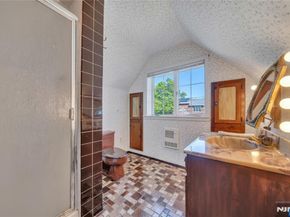 431 Van Renssalaer Court, Ridgefield NJ 07657