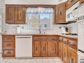 431 Van Renssalaer Court, Ridgefield NJ 07657