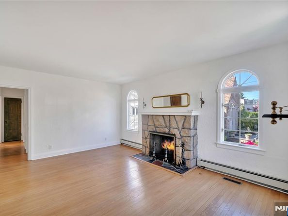 431 Van Renssalaer Court, Ridgefield NJ 07657