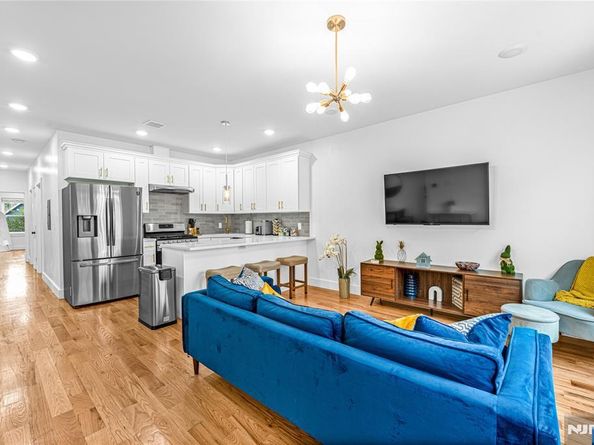 185 Gates Avenue, Jersey City NJ 07305