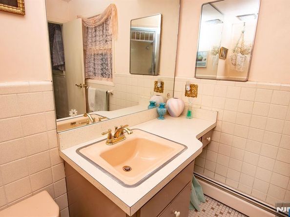 379 Mauro Road, Englewood Cliffs NJ 07632
