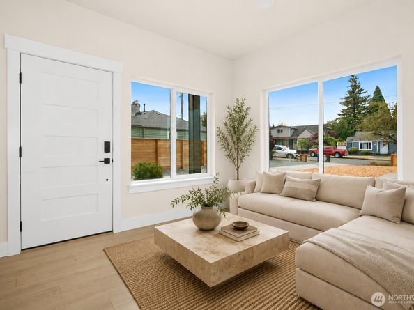 508 SW 137th Street B, Burien WA 98166