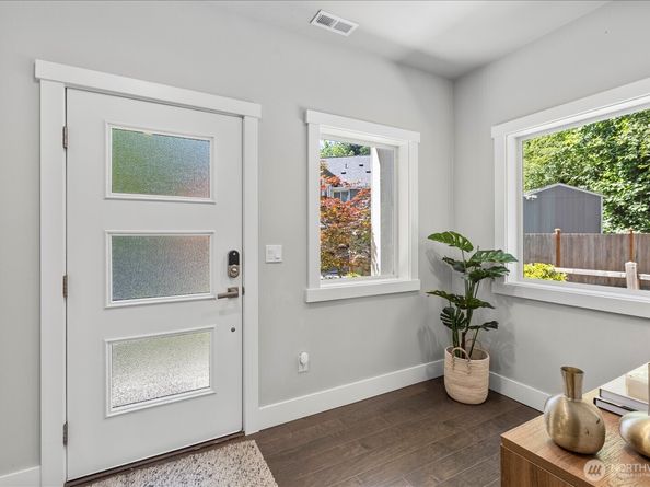 15111 Manor Way, Lynnwood WA 98087