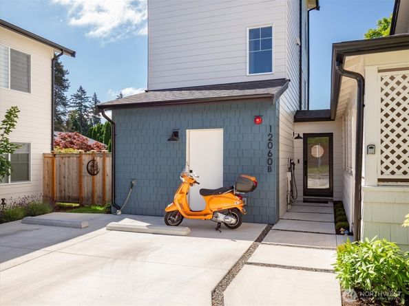 12060 8th Avenue NW B, Seattle WA 98177