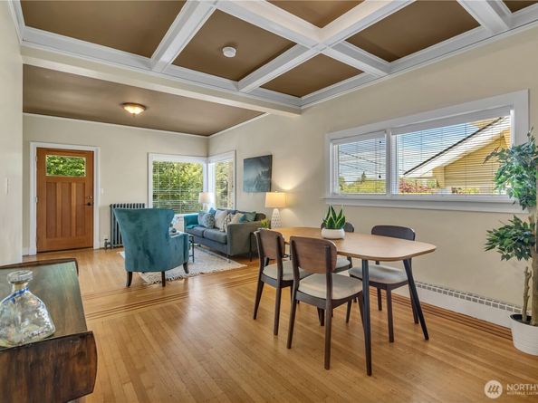 2204 3rd Avenue W, Seattle WA 98119
