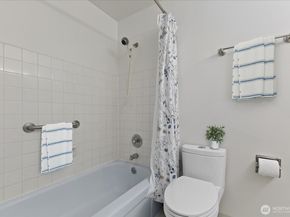11006 NE 68th Street 819, Kirkland WA 98033