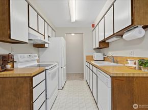 11006 NE 68th Street 819, Kirkland WA 98033