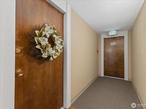 11006 NE 68th Street 819, Kirkland WA 98033