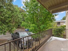 11006 NE 68th Street 819, Kirkland WA 98033