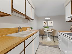 11006 NE 68th Street 819, Kirkland WA 98033