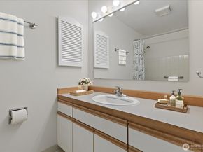 11006 NE 68th Street 819, Kirkland WA 98033