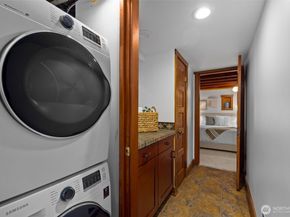 2529 Queen Anne Avenue N, Seattle WA 98109