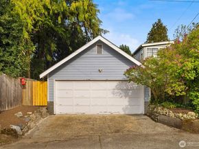 2529 Queen Anne Avenue N, Seattle WA 98109