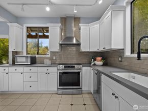 2529 Queen Anne Avenue N, Seattle WA 98109