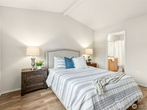 25235 SE Klahanie Boulevard E305, Sammamish WA 98029