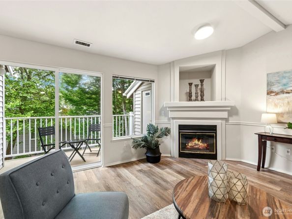 25235 SE Klahanie Boulevard E305, Sammamish WA 98029