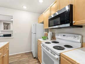 25235 SE Klahanie Boulevard E305, Sammamish WA 98029