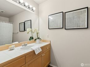 25235 SE Klahanie Boulevard E305, Sammamish WA 98029