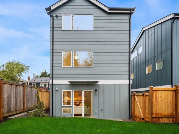 537 N 70th Street, Seattle WA 98103
