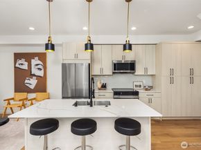 2340 N 64th Street C, Seattle WA 98103