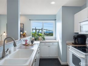 524 6th Avenue W 210, Seattle WA 98119