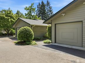 1041 Ihland Place NE, Bainbridge Island WA 98110