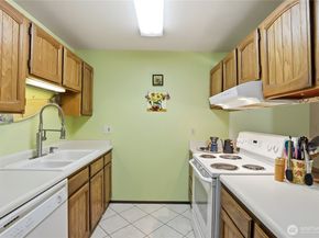 1041 Ihland Place NE, Bainbridge Island WA 98110
