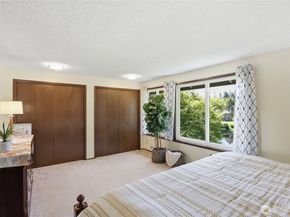 1041 Ihland Place NE, Bainbridge Island WA 98110