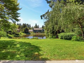 1041 Ihland Place NE, Bainbridge Island WA 98110