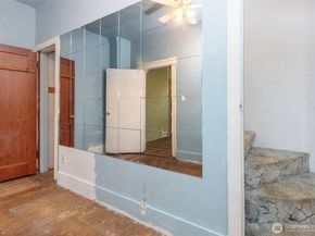 2214 N 60th Street, Seattle WA 98103