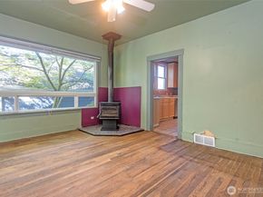 2214 N 60th Street, Seattle WA 98103