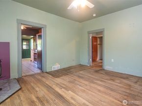 2214 N 60th Street, Seattle WA 98103