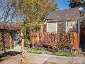 2214 N 60th Street, Seattle WA 98103