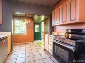 2214 N 60th Street, Seattle WA 98103