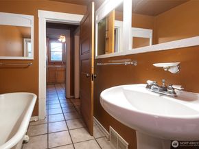 2214 N 60th Street, Seattle WA 98103