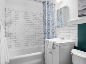 519 W Roy Street 413, Seattle WA 98119