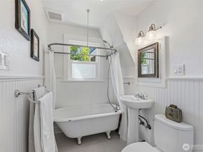 7729 12th Avenue SW, Seattle WA 98106