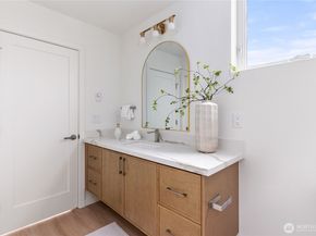 8849 Midvale Avenue N F, Seattle WA 98103